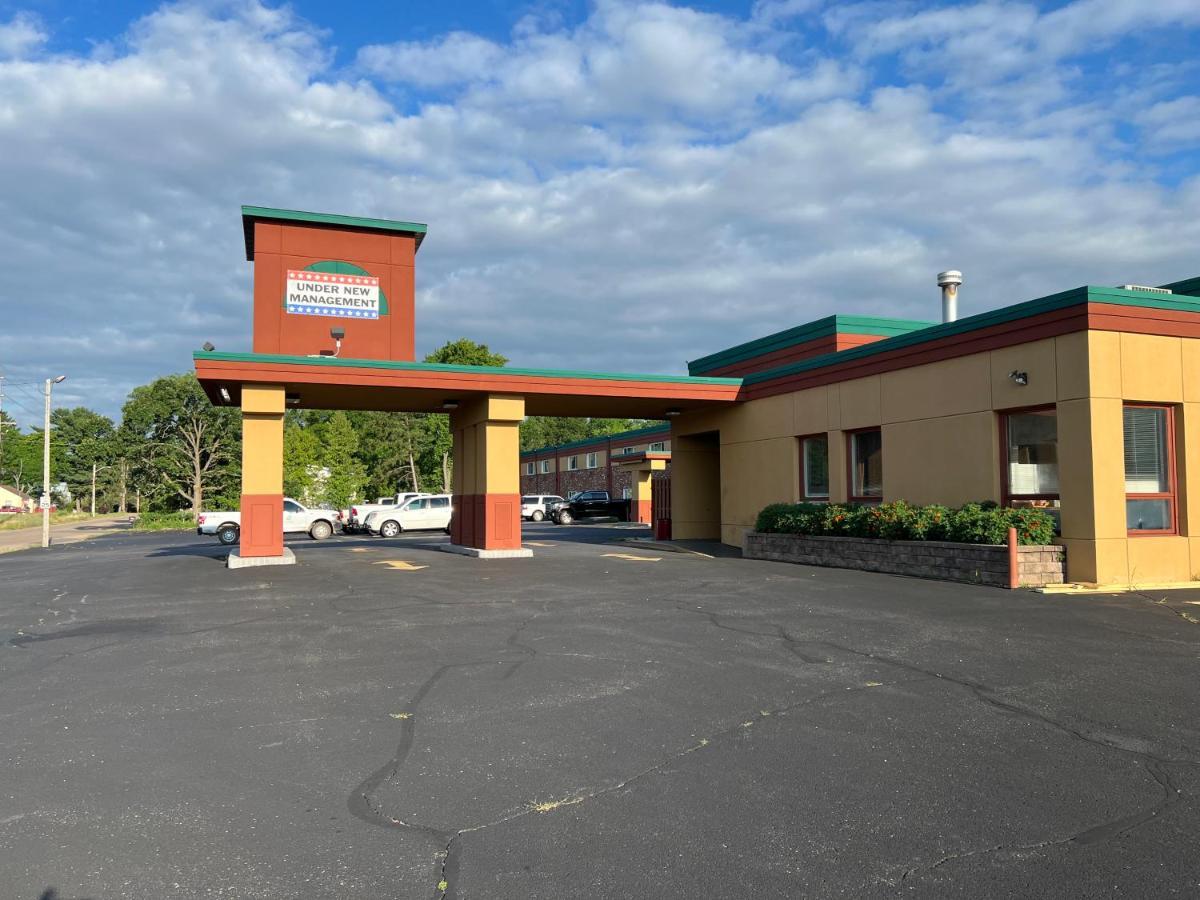 Posh Inn & Suites Wisconsin Rapids Exterior photo